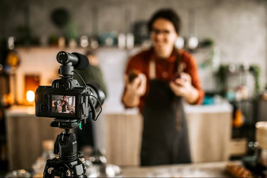 how-much-do-youtubers-make-in-2023-entrepreneur-busystreet-marketing